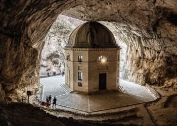 Budding Boundaries: Navigating the Changing Social Landscape of Marijuana Use